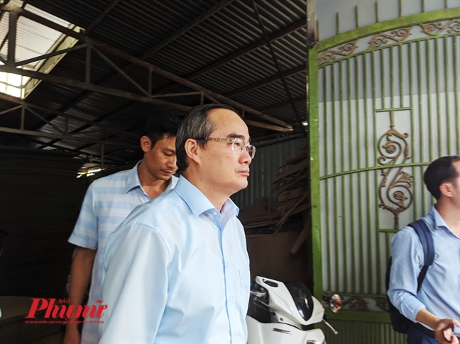 Bí thư Nguyễn Thiện Nhân thị sát công trình vi phạm của 'ông hội đồng' Bi thu Nguyen Thien Nhan thi sat cong trinh vi pham cua 'ong hoi dong'