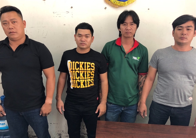 Giang hồ đập phá quán nhậu ở Đà Nẵng 'vì thái độ nhân viên' Giang ho dap pha quan nhau o Da Nang 'vi thai do nhan vien'