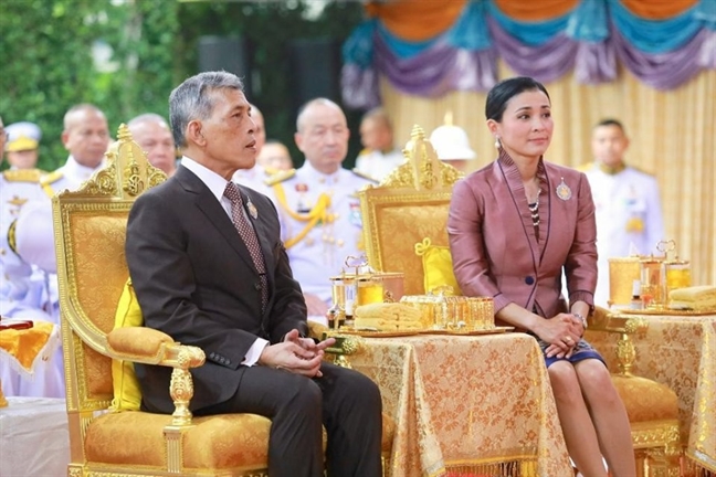 Hoàng gia Thái Lan: 'Cung đấu' giành một người đàn ông, ai đã chiến thắng? Hoàng gia Thái Lan: 'Cung dau' gianh mọt nguòi dàn ong, ai da chien thang?