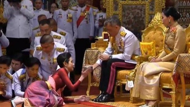Đau đầu chuyện vợ lớn, vợ bé Dau dau chuyen vo lon, vo be