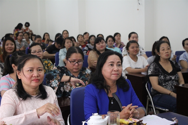 90 phụ nữ hoàn thành lớp nghiệp vụ pha chế thức uống và chăm sóc tạo mẫu móng 90 phu nu hoan thanh lop nghiep vu pha che thuc uong va cham soc tao mau mong