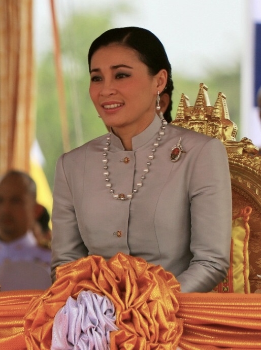 Nhan sắc 4 đời vợ của quốc vương Thái Lan Nhan sac 4 doi vo cua quoc vuong Thai Lan