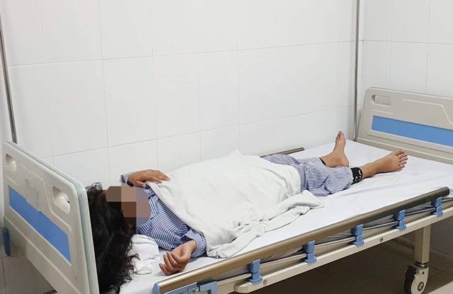 Giấu mẹ tiêm filler trả góp, bé gái 13 tuổi hư mắt, hoại tử da mặt Giau me tiem filler tra gop, be gai 13 tuoi hu mat, hoai tu da mat