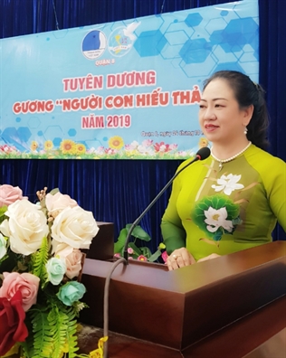 Chỉ là tổ trưởng phụ nữ thôi mà... Chi la to truong phu nu thoi ma...