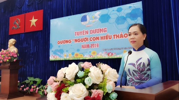 Chỉ là tổ trưởng phụ nữ thôi mà... Chi la to truong phu nu thoi ma...