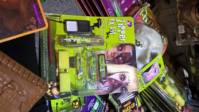 Chớ đùa với mỹ phẩm hóa trang Halloween Cho dua voi my pham hoa trang Halloween