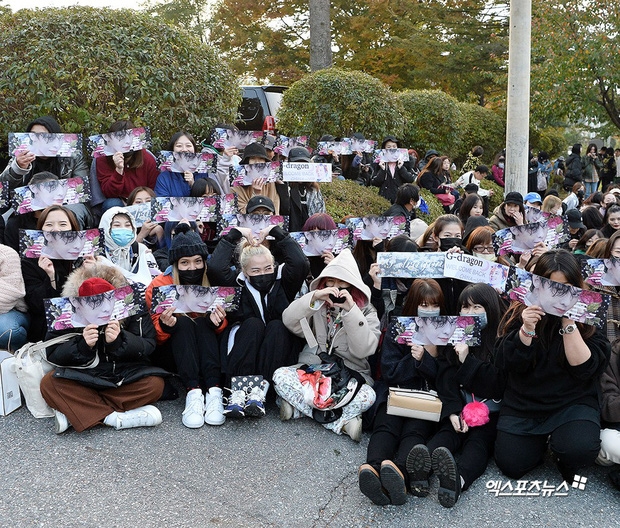 3000 fan, 1000 nhà báo mừng ca sĩ G-Dragon xuất ngũ 3000 fan, 1000 nha bao mung ca si G-Dragon xuat ngu