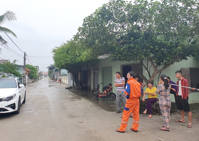 Vụ 39 người chết trong container ở Anh: Hi vọng mong manh, bàn thờ tạm đã được lập Vu 39 nguoi chet trong container o Anh: Hi vong mong manh, ban tho tam da duoc lap