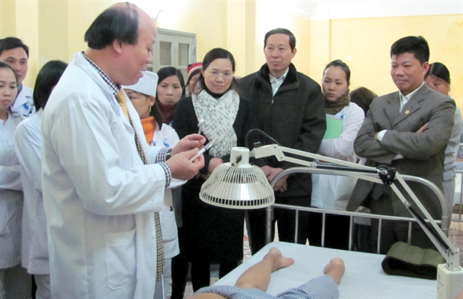 Bác sĩ đông y chỉ cách phẫu thuật thẩm mỹ không cần dùng thuốc tê thuốc mê Bac si dong y chi cach phau thuat tham my khong can dung thuoc te thuoc me