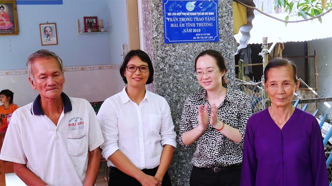 Trao tặng mái ấm cho phụ nữ nghèo tỉnh Đồng Tháp Trao tang mai am cho phu nu ngheo tinh Dong Thap