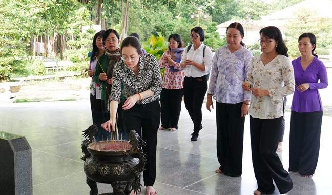Trao tặng mái ấm cho phụ nữ nghèo tỉnh Đồng Tháp Trao tang mai am cho phu nu ngheo tinh Dong Thap