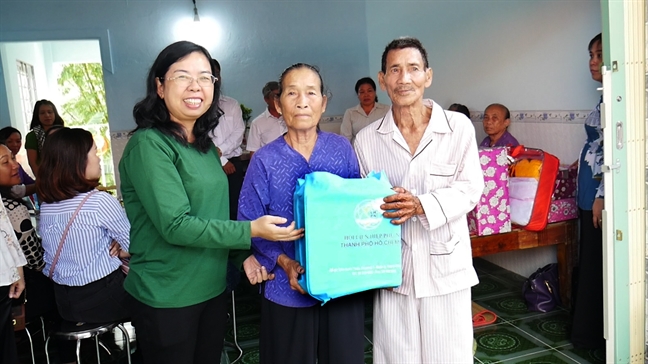 Trao tặng mái ấm cho phụ nữ nghèo tỉnh Đồng Tháp Trao tang mai am cho phu nu ngheo tinh Dong Thap