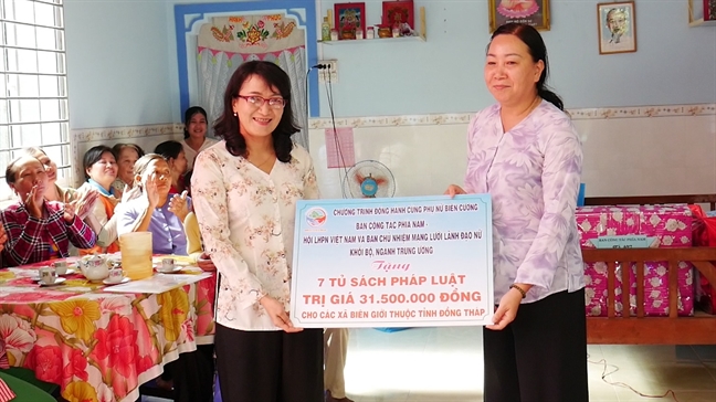 Trao tặng mái ấm cho phụ nữ nghèo tỉnh Đồng Tháp Trao tang mai am cho phu nu ngheo tinh Dong Thap