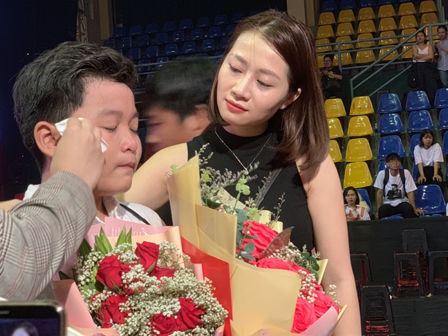 Nói với nhạc sĩ Lưu Thiên Hương: Không ai được phép đặt một đứa trẻ vào 'sóng gió'! Noi voi nhac si Luu Thien Huong: Khong ai duoc phep dat mot dua tre vao 'song gio'!