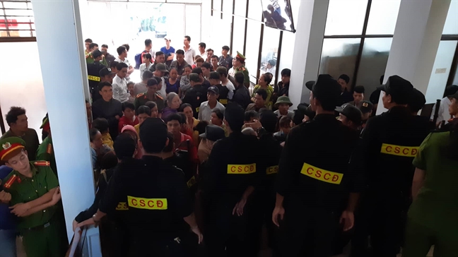 Xét xử vụ nổ súng vì tranh chấp đất làm 8 người thương vong Xet xu vu no sung vi tranh chap dat lam 8 nguoi thuong vong