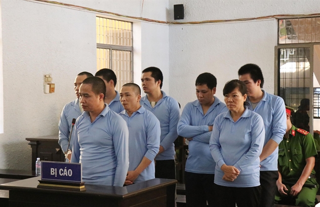 21 năm tù cho nữ bị cáo trong vụ nổ súng làm 8 người thương vong 21 nam tu cho nu bi cao trong vu no sung lam 8 nguoi thuong vong