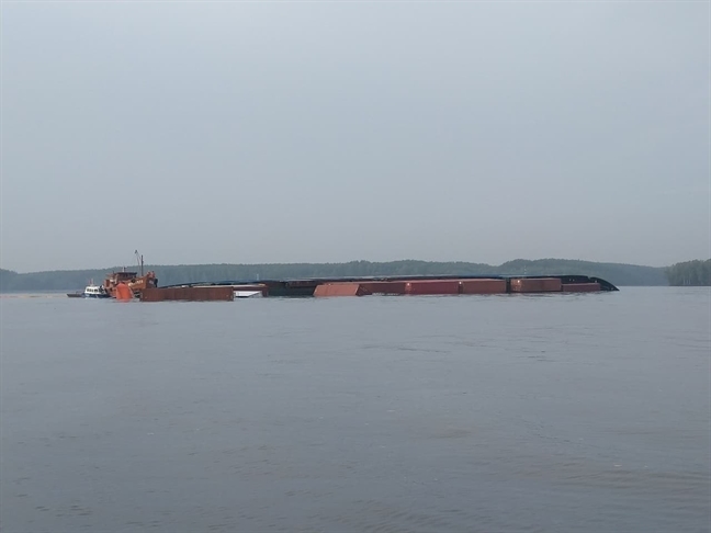 Vụ chìm tàu 8.000 tấn ở Cần Giờ: Còn 8 container chìm ở 6 vị trí trên sông Lòng Tàu Vu chim tau 8.000 tan o Can Gio: Con 8 container chim o 6 vi tri tren song Long Tau
