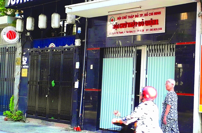 Trục lợi tiền hiến máu nhân đạo ở TP.HCM - Bài 2: Tuyển dụng nhân viên 'ma', kê khống hóa đơn để rút tiền ngân sách Truc loi tien hien mau nhan dao o TP.HCM - Bai 2: Tuyen dung nhan vien 'ma', ke khong hoa don de rut tien ngan sach