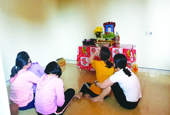 Giấc mộng đổi đời đầy máu và nước mắt Giac mong doi doi day mau va nuoc mat