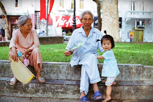 Thương cháu, ông bà giận không nhìn mặt con Thuong chau, ong ba gian khong nhin mat con