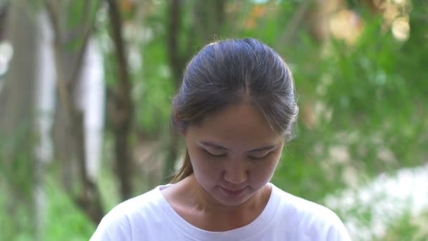 Má chồng có máu đỏ đen Ma chong co mau do den