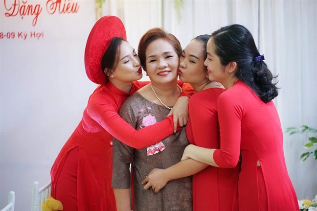 Chồng mất 5 năm, đi thêm bước nữa vẫn bị thóa mạ Chong mat 5 nam, di them buoc nua van bi thoa ma
