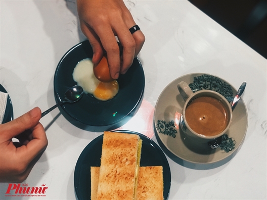Tiệm trà bánh 'Chợ Lớn cũ' bên hông Chợ Lớn làm nhiều người thích thú Tiem tra banh 'Cho Lon cu' ben hong Cho Lon lam nhieu nguoi thich thu