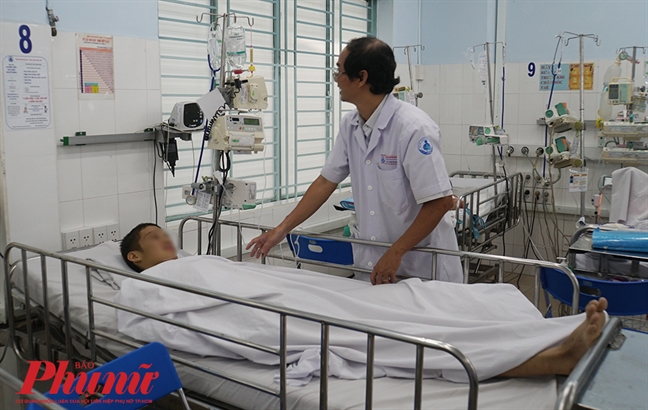 Bác sĩ Sài Gòn hội chẩn qua điện thoại từ sáng tới khuya cứu thiếu niên thoát cửa tử đeo bám Bac si Sai Gon hoi chan qua dien thoai tu sang toi khuya cuu thieu nien thoat cua tu deo bam