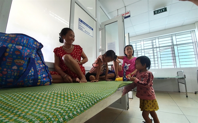 Những đứa trẻ nằm viện suốt đời từ hệ lụy hôn nhân cận huyết Nhung dua tre nam vien suot doi tu he luy hon nhan can huyet