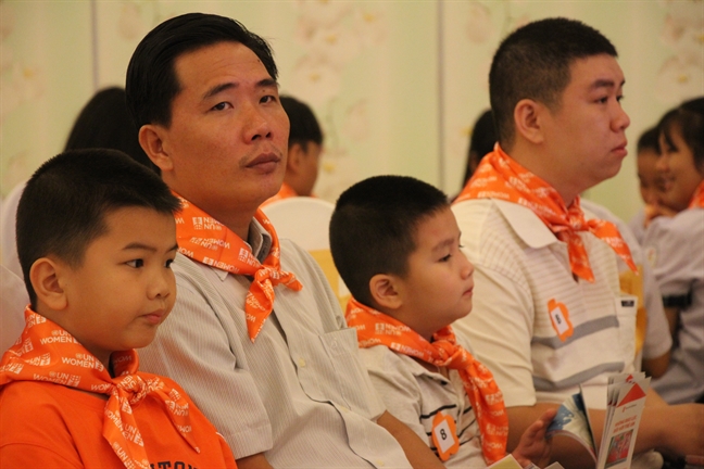 Gắn kết nam giới và trẻ em trai để chống bạo lực với phụ nữ và trẻ em gái Gan ket nam gioi va tre em trai de chong bao luc voi phu nu va tre em gai