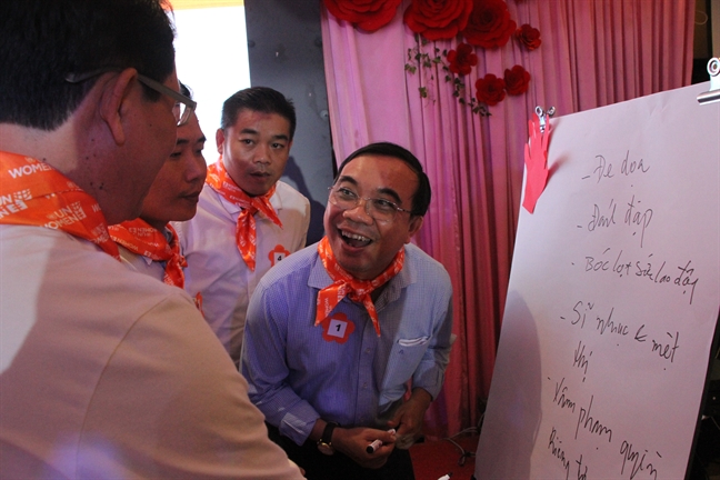 Gắn kết nam giới và trẻ em trai để chống bạo lực với phụ nữ và trẻ em gái Gan ket nam gioi va tre em trai de chong bao luc voi phu nu va tre em gai