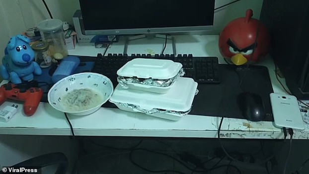 Chơi game cả ngày lẫn đêm, thiếu niên 17 tuổi gục chết trước bàn máy tính Choi game ca ngay lan dem, thieu nien 17 tuoi guc chet truoc ban may tinh