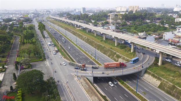Diễn đàn Phát triển TP.HCM thông minh, sáng tạo Thông minh sáng tạo = 0 vội vã + 0 lo âu + 0 lệ thuộc Dien dan Phat trien TP.HCM thong minh, sang tao Thong minh sang tao = 0 voi va + 0 lo au + 0 le thuoc