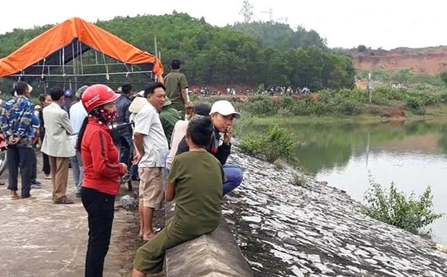 Bà nội điềm tĩnh một cách lạ thường khi thực nghiệm hiện trường sát hại cháu gái Ba noi diem tinh mot cach la thuong khi thuc nghiem hien truong sat hai chau gai