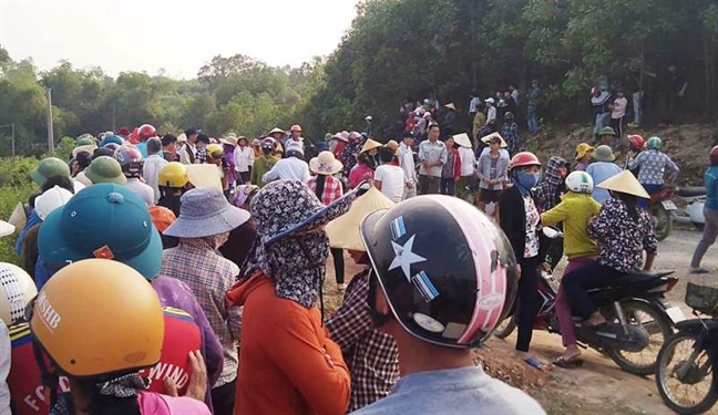 Bà nội điềm tĩnh một cách lạ thường khi thực nghiệm hiện trường sát hại cháu gái Ba noi diem tinh mot cach la thuong khi thuc nghiem hien truong sat hai chau gai