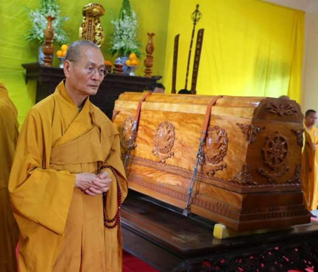 Hàng nghìn tăng ni phật tử đến dự lễ nhập kim quan Đại lão Hòa thượng Thích Trí Quang Hang nghin tang ni phat tu den du le nhap kim quan Dai lao Hoa thuong Thich Tri Quang