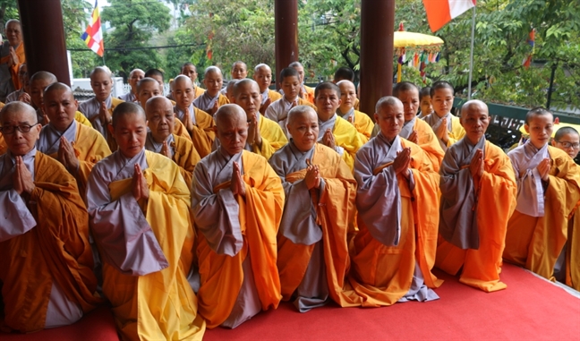 Hàng nghìn tăng ni phật tử đến dự lễ nhập kim quan Đại lão Hòa thượng Thích Trí Quang Hang nghin tang ni phat tu den du le nhap kim quan Dai lao Hoa thuong Thich Tri Quang