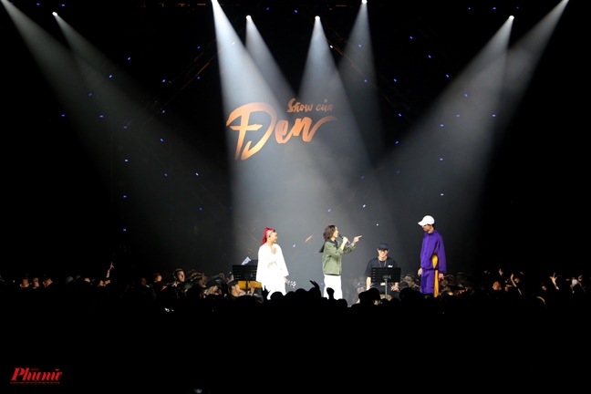 Hoa hậu H'Hen Niê tái hiện màn xoay váy xuất thần trong liveshow của rapper Đen Vâu Hoa hau H'Hen Nie tai hien man xoay vay xuat than trong liveshow cua rapper Den Vau