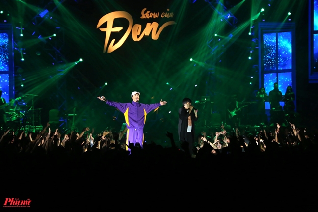 Hoa hậu H'Hen Niê tái hiện màn xoay váy xuất thần trong liveshow của rapper Đen Vâu Hoa hau H'Hen Nie tai hien man xoay vay xuat than trong liveshow cua rapper Den Vau