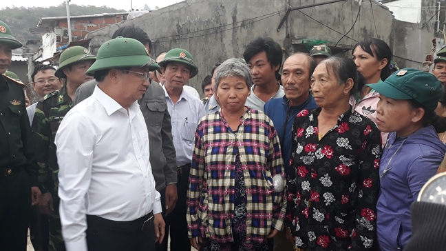 Lo bão số 6 đánh đắm tàu, Bình Định chuyển hàng loạt tàu khỏi vùng biển Quy Nhơn Lo bao so 6 danh dam tau, Binh Dinh chuyen hang loat tau khoi vung bien Quy Nhon