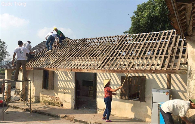 Ngày về của 39 người gặp nạn ở Anh: Nước mắt, nỗi lo của những người vợ trẻ Ngay ve cua 39 nguoi gap nan o Anh: Nuoc mat, noi lo cua nhung nguoi vo tre