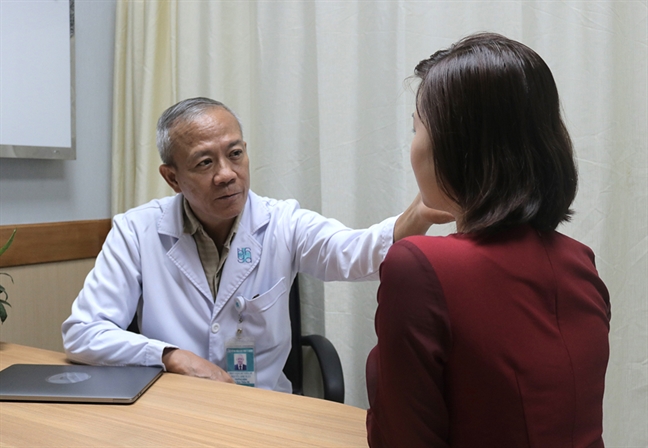 Chàng trai đi làm đẹp bất ngờ bị mù mắt, hư mũi Chang trai di lam dep bat ngo bi mu mat, hu mui