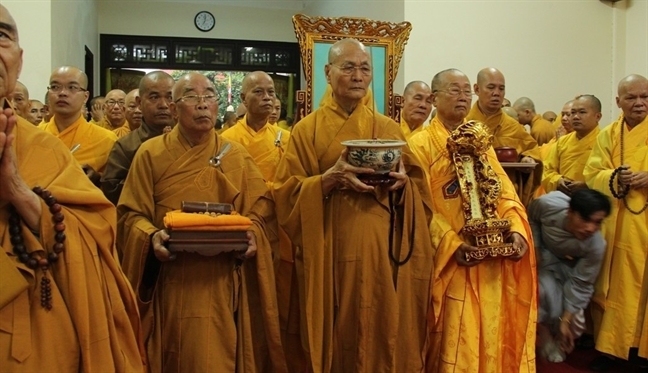 Huế tiễn biệt đại lão hòa thượng Thích Trí Quang trong cơn mưa nặng hạt Hue tien biet dai lao hoa thuong Thich Tri Quang trong con mua nang hat