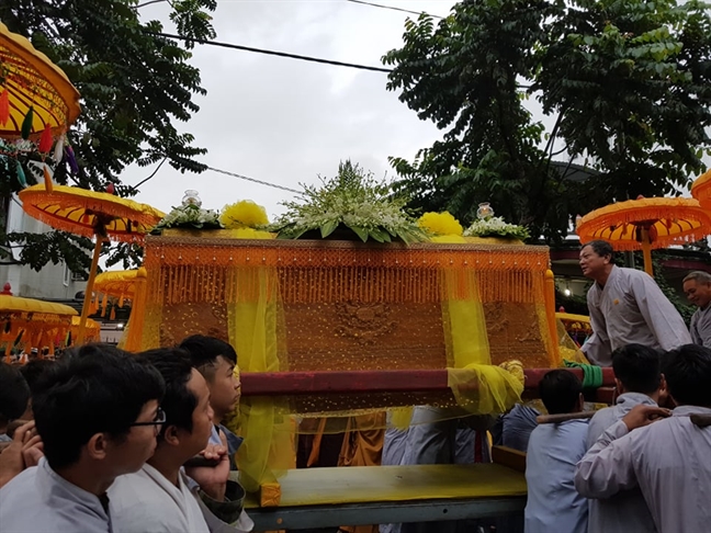 Huế tiễn biệt đại lão hòa thượng Thích Trí Quang trong cơn mưa nặng hạt Hue tien biet dai lao hoa thuong Thich Tri Quang trong con mua nang hat