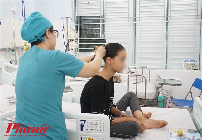 Ba bệnh viện hợp sức cứu bé gái, kịch tính như phim hành động Ba benh vien hop suc cuu be gai, kich tinh nhu phim hanh dong