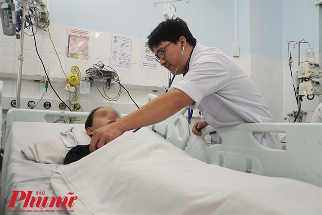 Ba bệnh viện hợp sức cứu bé gái, kịch tính như phim hành động Ba benh vien hop suc cuu be gai, kich tinh nhu phim hanh dong