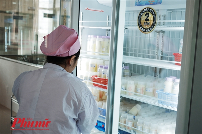 Lý do bà mẹ lập kỷ lục tặng đến 172 lít sữa mẹ cho trẻ sơ sinh ở Sài Gòn Ly do ba me lap ky luc tang den 172 lit sua me cho tre so sinh o Sai Gon