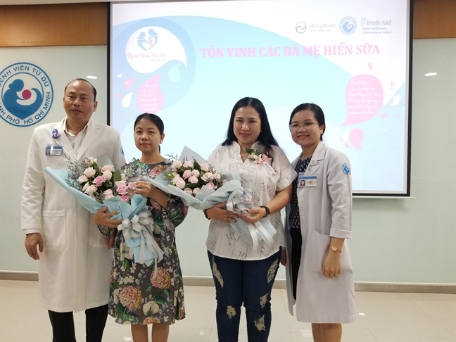 Lý do bà mẹ lập kỷ lục tặng đến 172 lít sữa mẹ cho trẻ sơ sinh ở Sài Gòn Ly do ba me lap ky luc tang den 172 lit sua me cho tre so sinh o Sai Gon