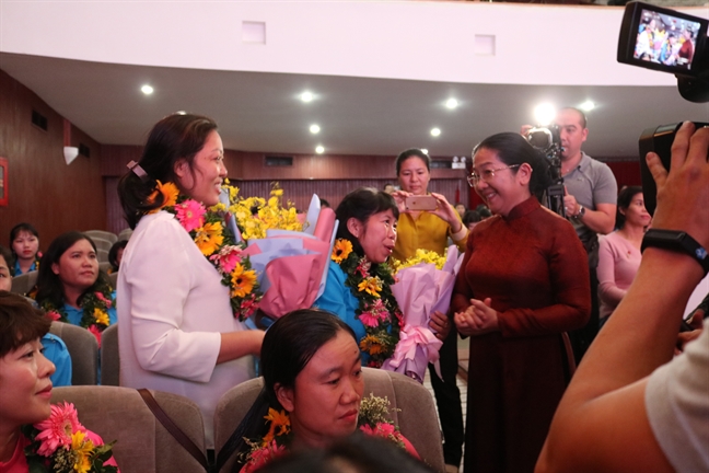 Những tấm gương bình dị mà hiếu thảo, nghĩa tình Nhung tam guong binh di ma hieu thao, nghia tinh