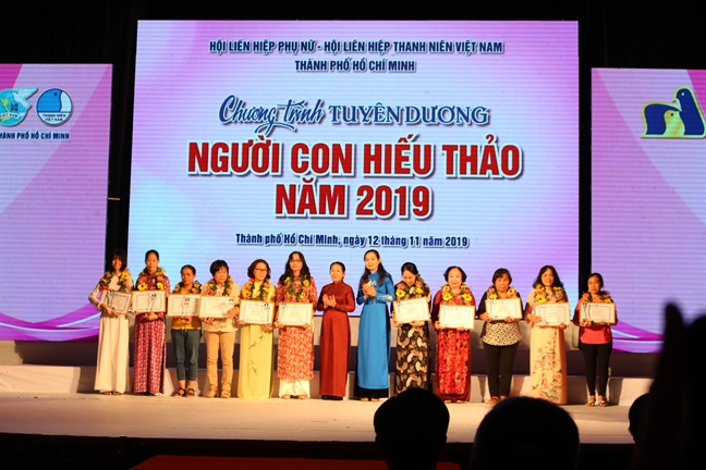 Những tấm gương bình dị mà hiếu thảo, nghĩa tình Nhung tam guong binh di ma hieu thao, nghia tinh